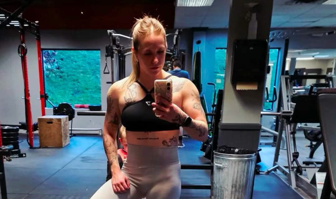 Elle est tombée… puis elle s’est reconstruite, une répétition à la fois